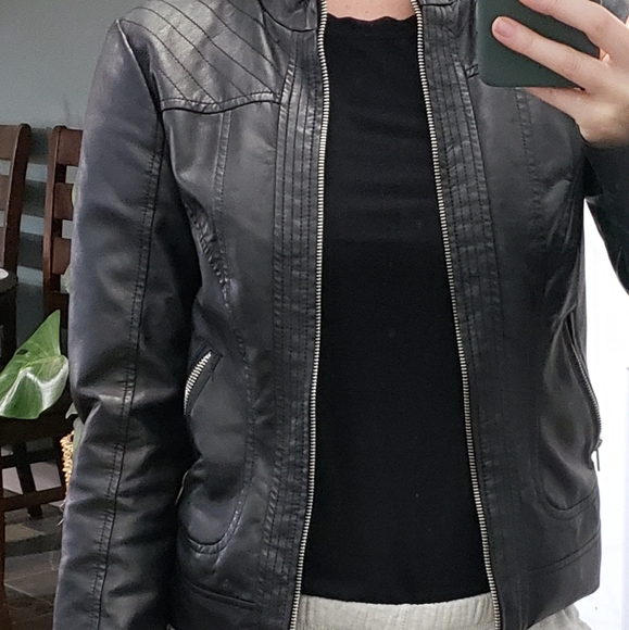 Leather jacket - Picture 2 of 2